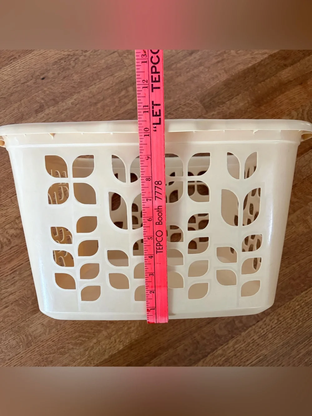 Vintage 1980s Rubbermaid Almond Beige 2968 Roughneck Tulip Flower Laundry Basket